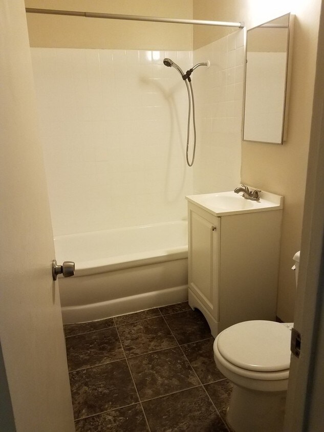 Building Photo - Upcoming 2 bedroom, 1 bathroom