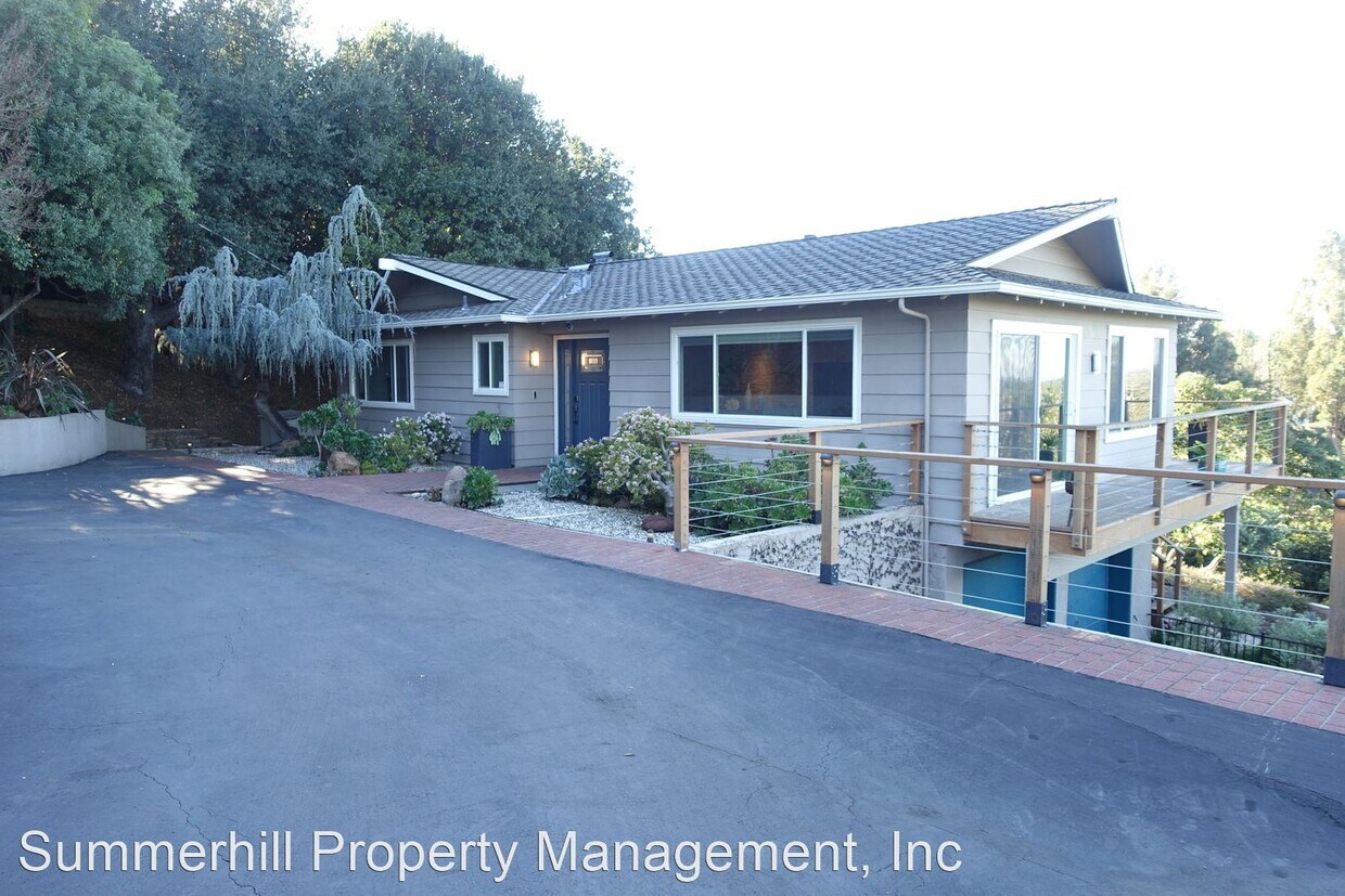 Primary Photo - 4 br, 3 bath House - 893 Madonna Way