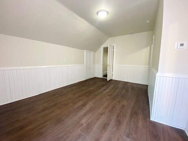 Building Photo - 1510 Clark St - Duplex