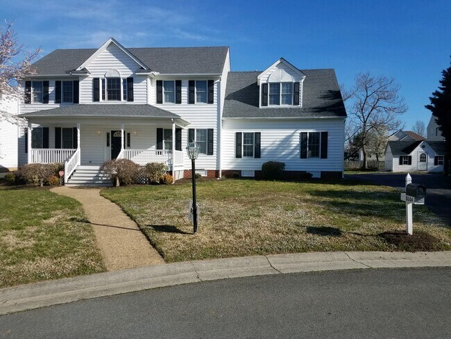 Building Photo - 8004 Lake Haven Dr