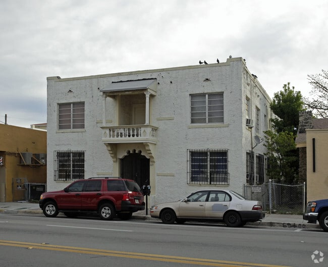 Building Photo - 615 SW 12th Ave