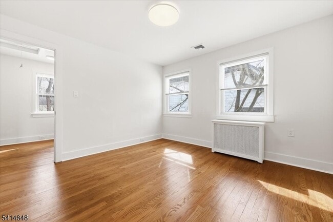 Building Photo - 92 George St