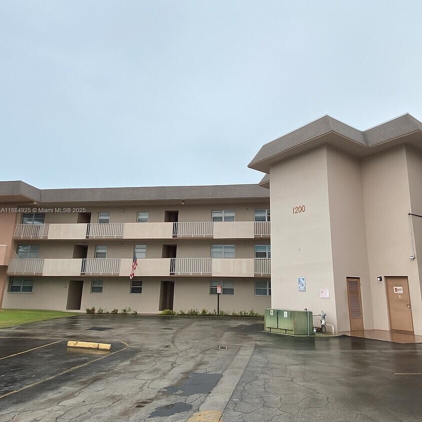 Foto principal - 1200 Tallwood Ave