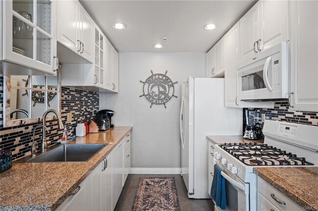 Building Photo - 565 Esplanade Apt ##411, Redondo Beach, CA...