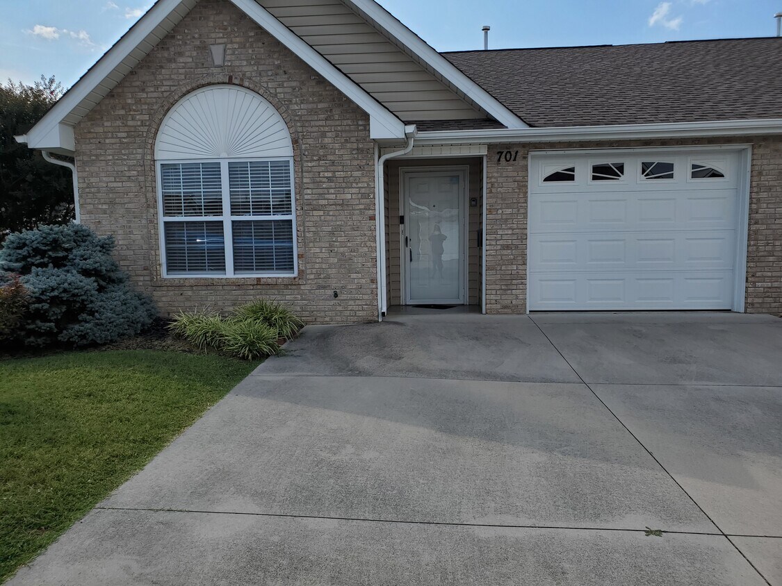 Primary Photo - 701 Greensboro Way