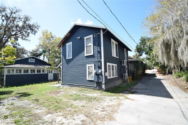 Building Photo - 906 Vistabula St