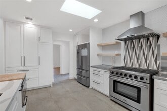 Building Photo - 5226 Kinglet St