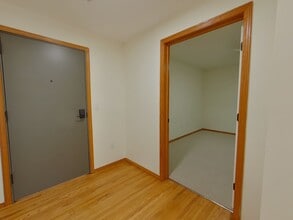 Building Photo - 1401 E Douglas Ave