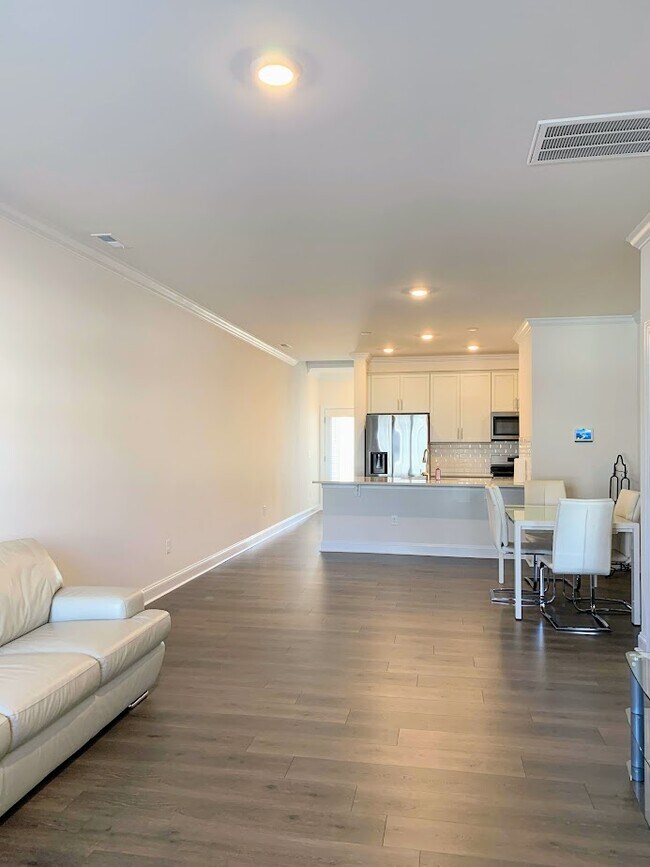 Building Photo - 645 Andrade Dr