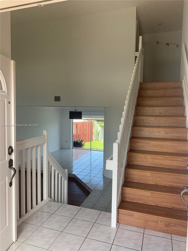 Foto del edificio - 985 NW 132nd Ct