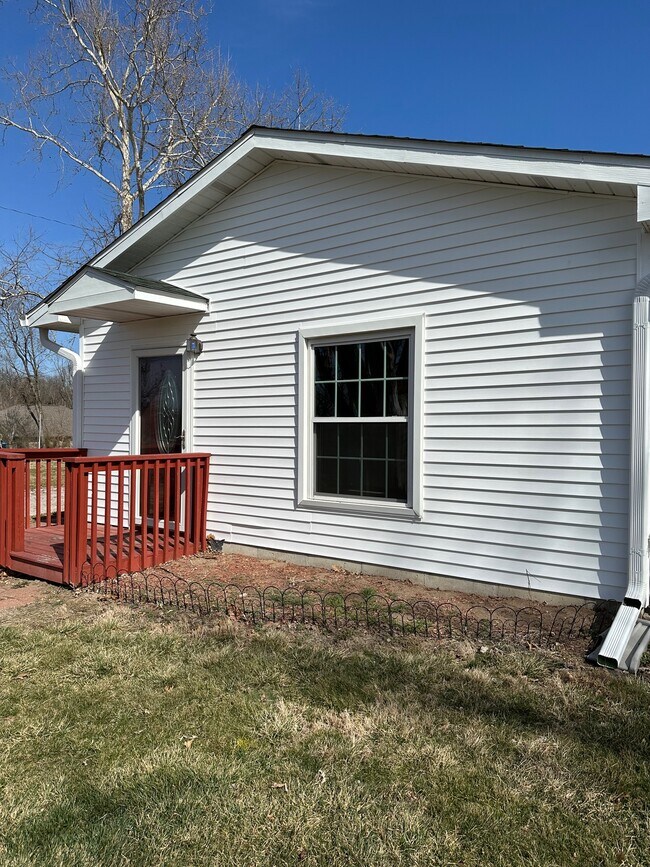 Private Entrance - 5601 S Rte K