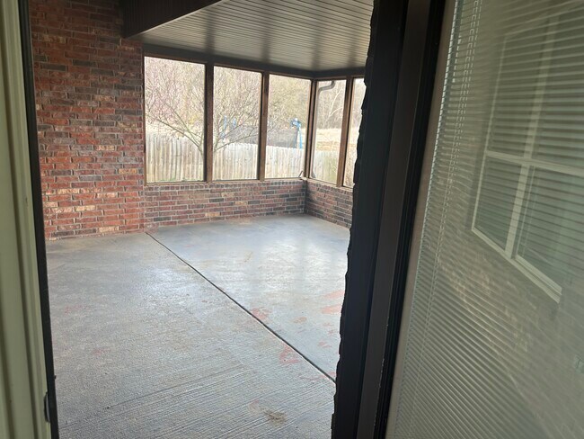 Building Photo - 401 Pebble Beach Dr
