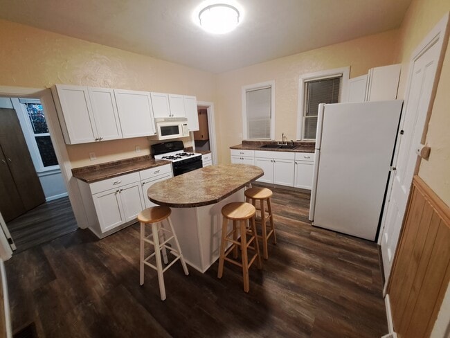 Kitchen - 707 State Street
