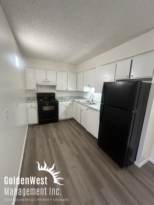 Foto del edificio - Updated 1Bdm 1Ba Apartment in the Gated Deville Apartment Community - MI Special!