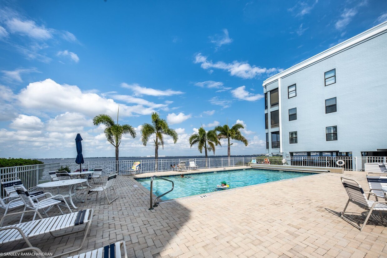 Primary Photo - PRICE DROP! EXECUTIVE WATERFRONT CONDO ON ...