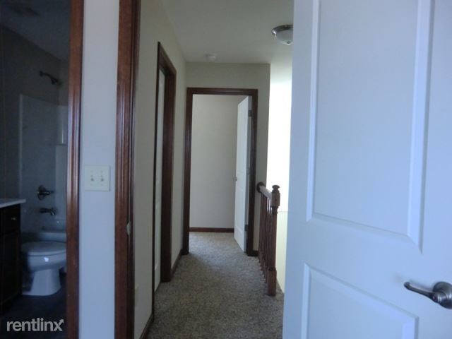 Building Photo - 1427 Village Cir Dr