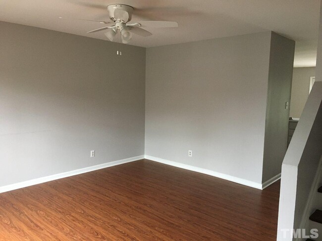 Building Photo - 2627 Camellia Dr