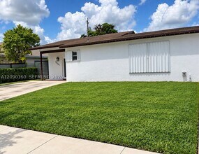 Building Photo - 9851 Martinique Dr