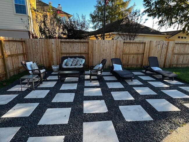 Building Photo - 15611 Brookwood Lake Pl