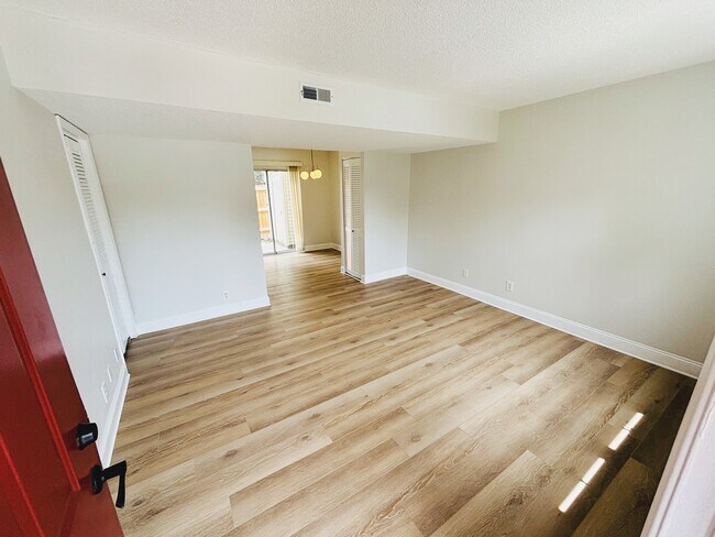 Foto del edificio - 9039 Wrenwood Ln