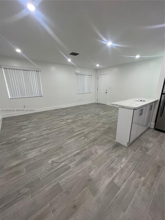 Foto del edificio - 10801 SW 5th St