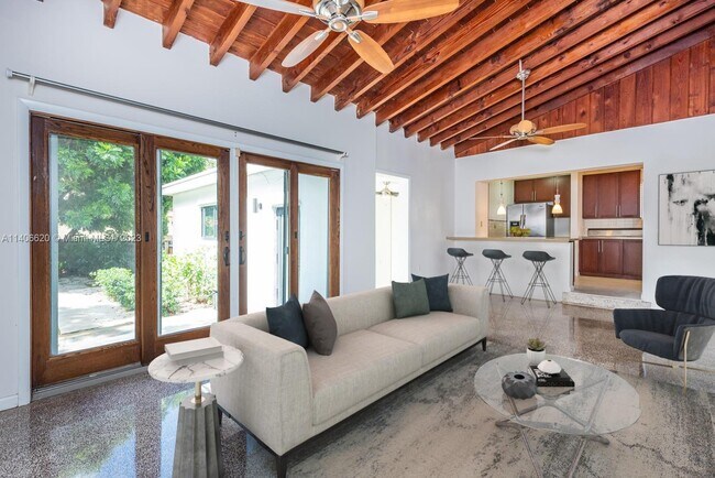 Foto del edificio - 454 NE 93rd St