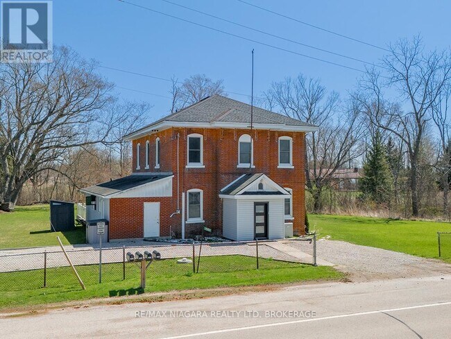 Photo du bâtiment - 1561 N Shore Dr