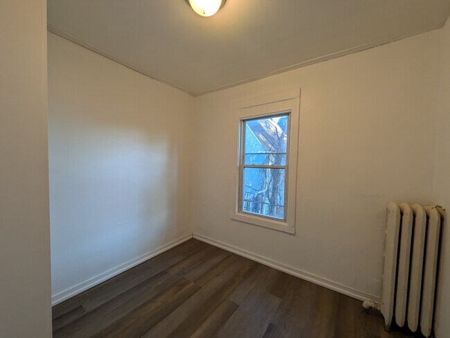 Building Photo - 1112 Hartrey Ave