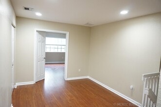 Building Photo - 2026 Nassau Dr