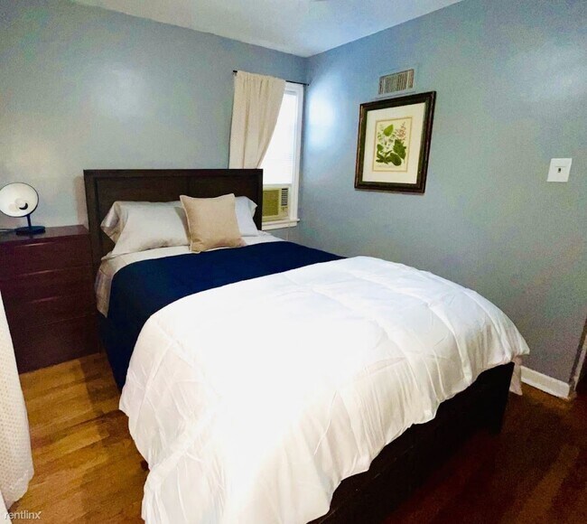 Foto del edificio - 3 br, 1 bath Condo - 328 Callan Avenue 1N