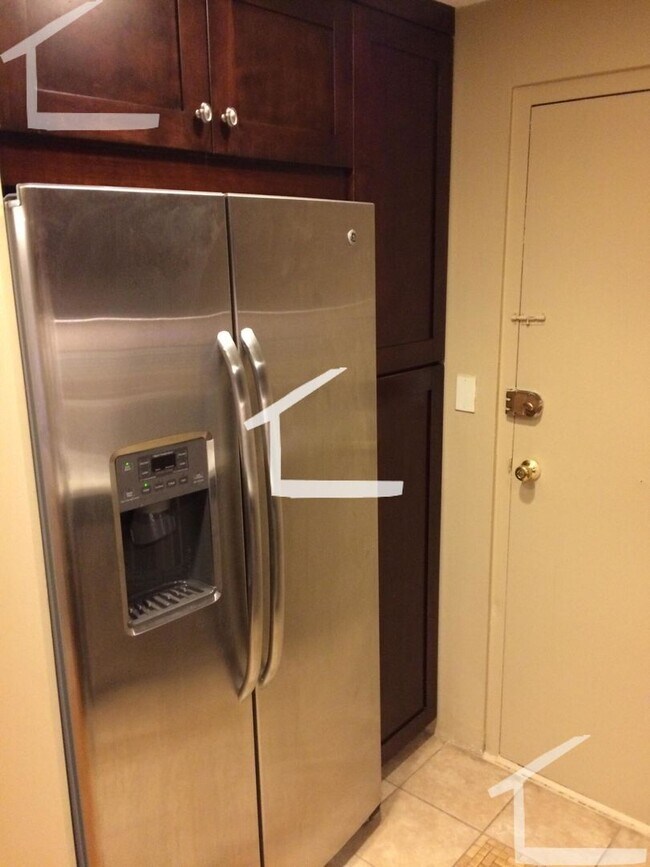 Foto del edificio - 6/1 Renovated 2BR condo, w/d in unit, on B...