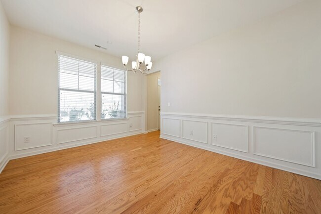 Building Photo - Amazing location in Durham-Pool, Tennis Courts, Gym!