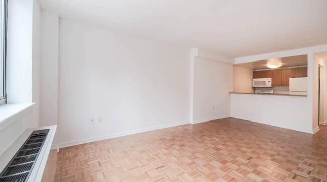 Building Photo - 400 W 37th St