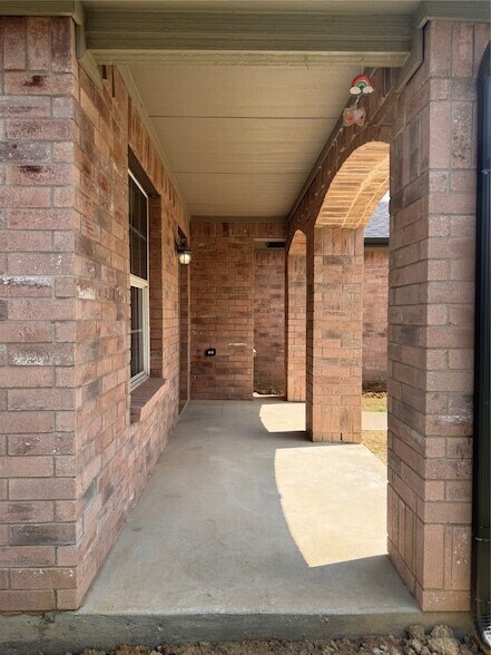 Building Photo - 5925 McKaskle Dr
