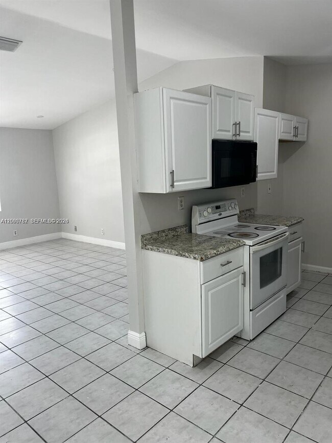 Building Photo - 7221 SW 11th Ct