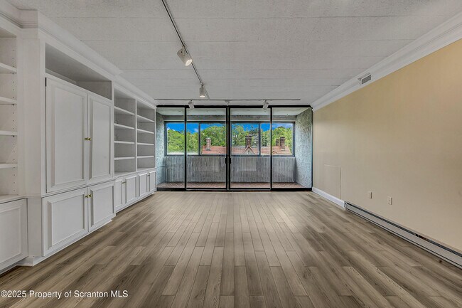 Foto del edificio - 550 Clay Ave