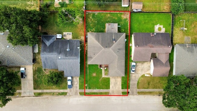 Building Photo - 13610 Piney Oaks Dr