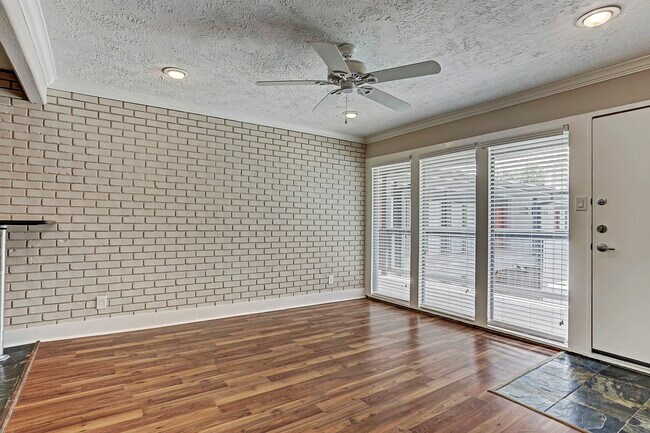 Foto del edificio - 1501 Hyde Park Blvd