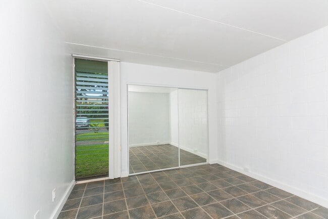 Building Photo - Nahoa Apartments - Ground Floor 2-bdrm/1-bath