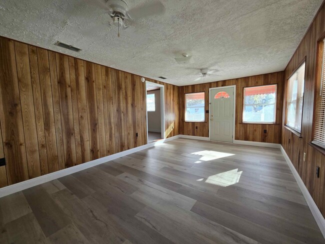 Building Photo - Two Bedroom Home with Large Fenced-in Yard