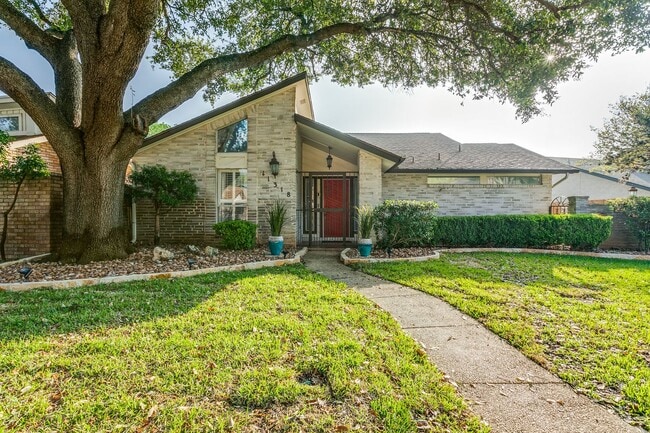 Building Photo - UPDATED 3-BEDROOM HOME IN WHISPERING OAKS
