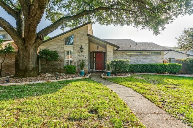 Foto del edificio - UPDATED 3-BEDROOM HOME IN WHISPERING OAKS