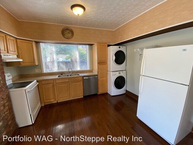 Building Photo - 199 E Whittier St