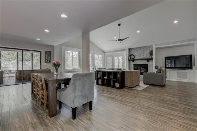 Foto del edificio - 5470 Willow Point Pkwy