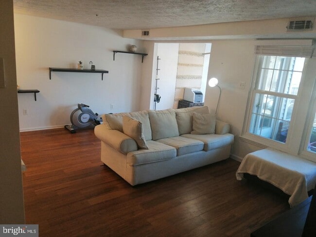 Building Photo - 1305 Cedar Crest Ct