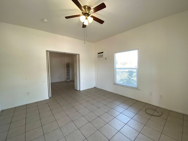 Foto del edificio - 733-735 N Sutter St