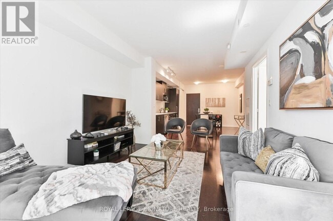 Building Photo - 460 Adelaide St E