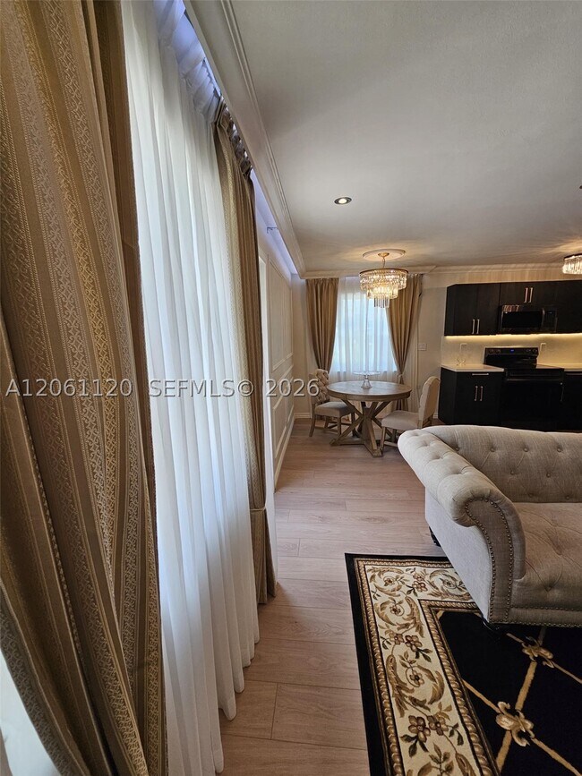 Foto del edificio - 609 NE 14th Ct