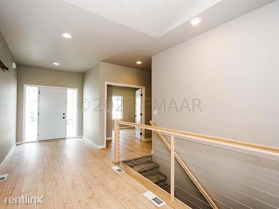 Foto del edificio - 6 br, 3 bath House - 7481 Claire Drive South