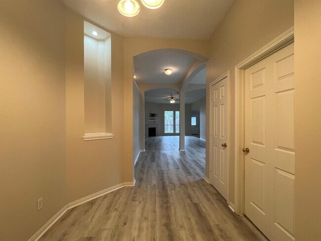 Building Photo - 6518 Broken Stone